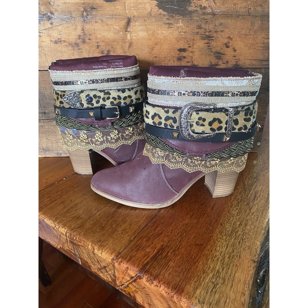Upcycled Red western cowboy cowgirl boots Size 8 1/2 Boho